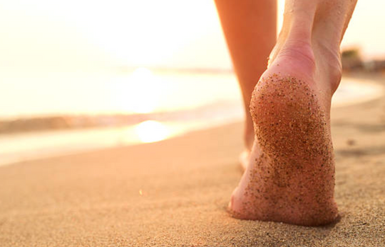 What is Earthing? How it Benefits Your Health, Reduces Body Pain & Stress